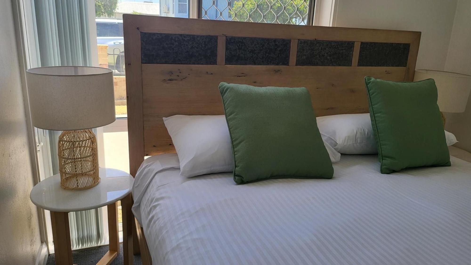 Husky 19 Beautifully Appointed Apartments - Great Location - In The Heart Of Husky 赫斯基森 外观 照片