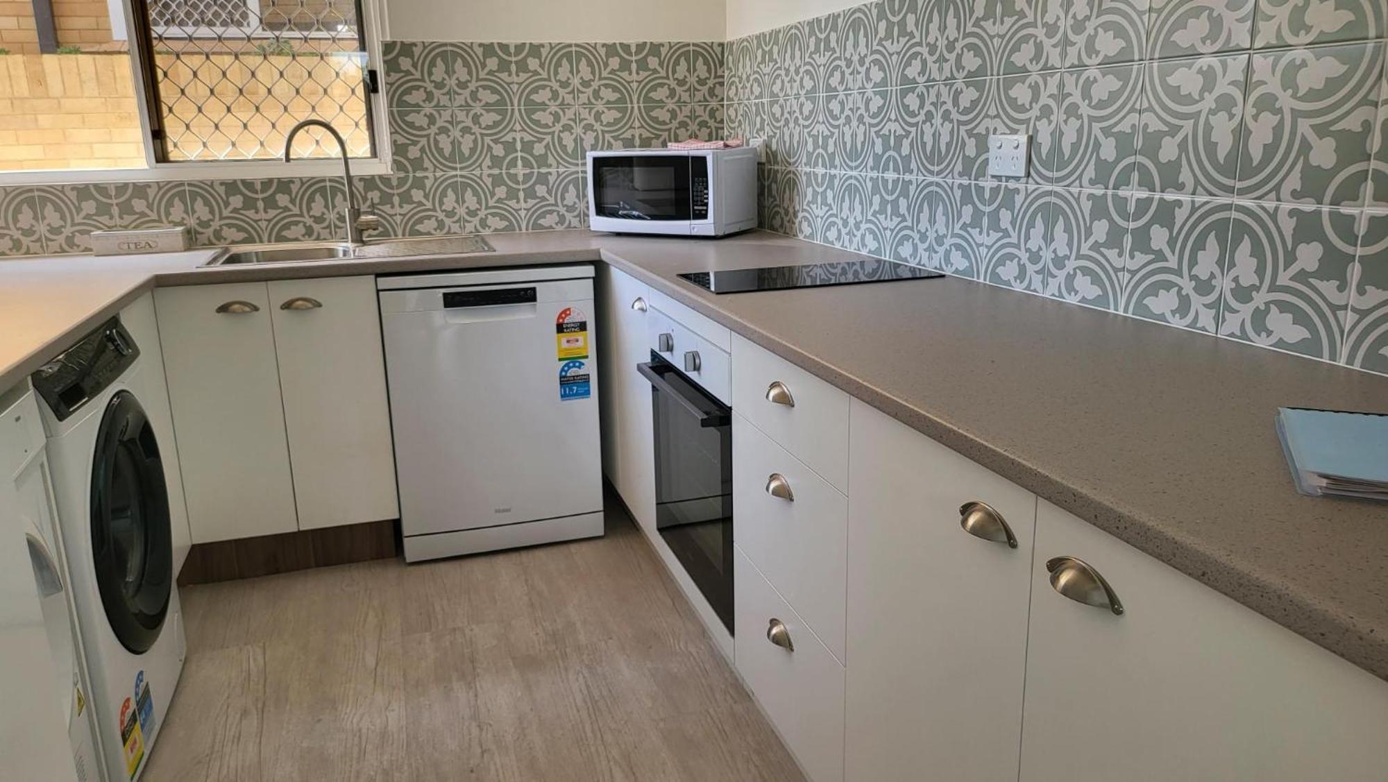 Husky 19 Beautifully Appointed Apartments - Great Location - In The Heart Of Husky 赫斯基森 外观 照片