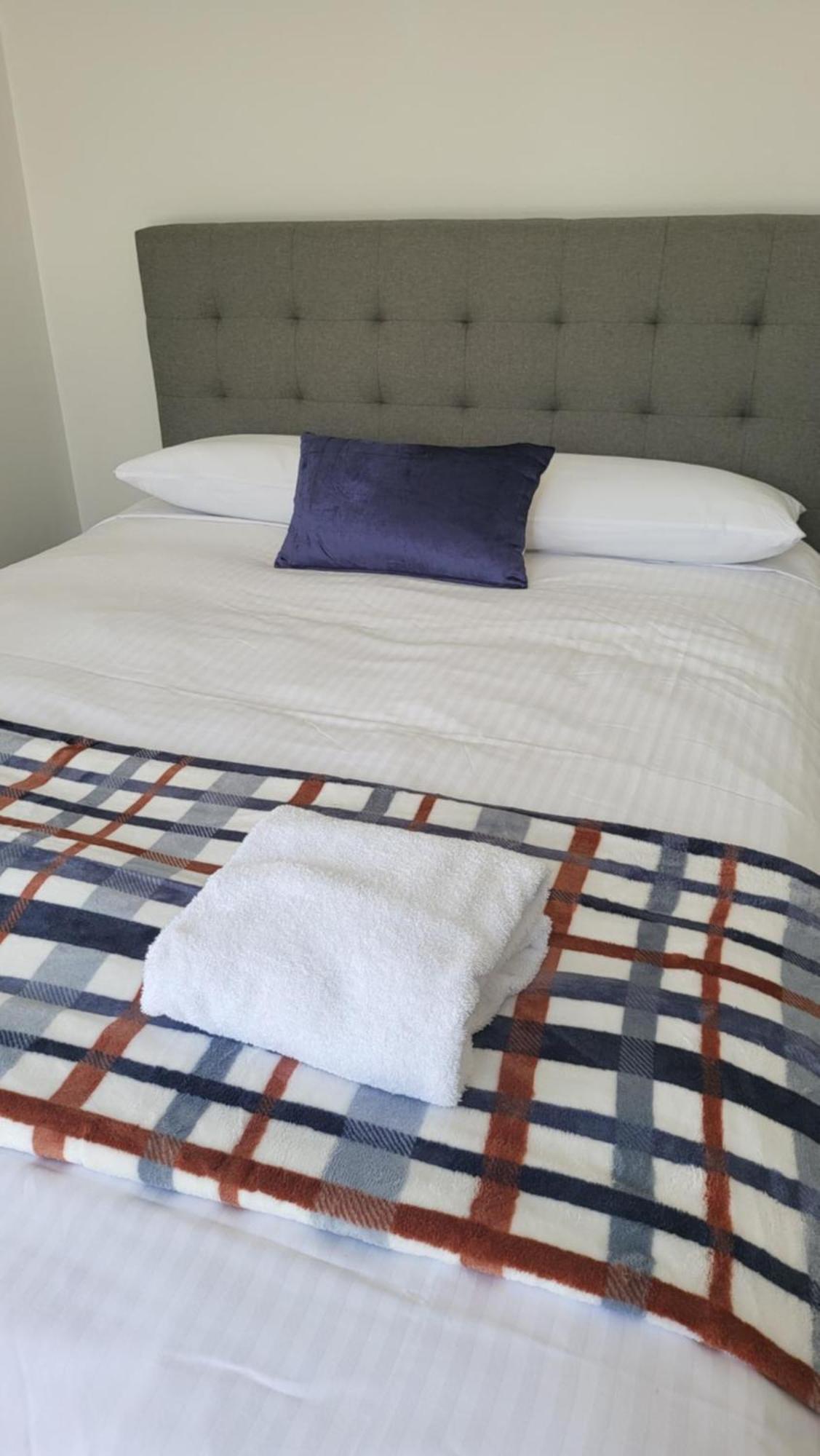Husky 19 Beautifully Appointed Apartments - Great Location - In The Heart Of Husky 赫斯基森 外观 照片
