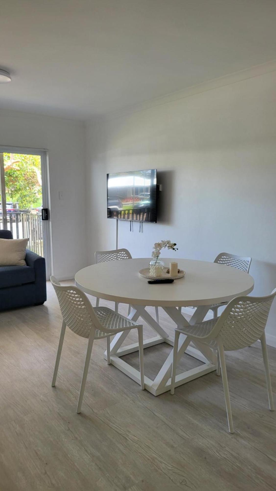 Husky 19 Beautifully Appointed Apartments - Great Location - In The Heart Of Husky 赫斯基森 外观 照片