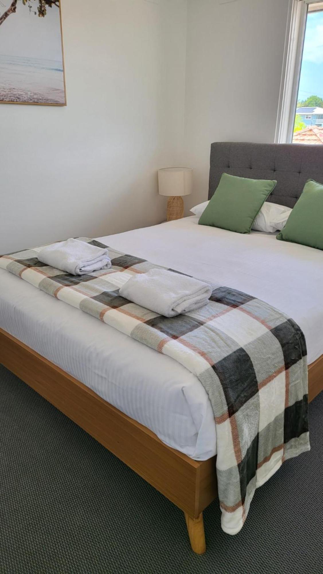 Husky 19 Beautifully Appointed Apartments - Great Location - In The Heart Of Husky 赫斯基森 外观 照片